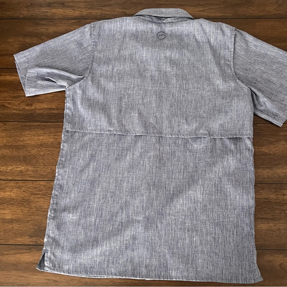 Magellan Outdoors Fish Gear Heathered blue button down shirt. Boys YL (14-16) - Picture 5 of 6